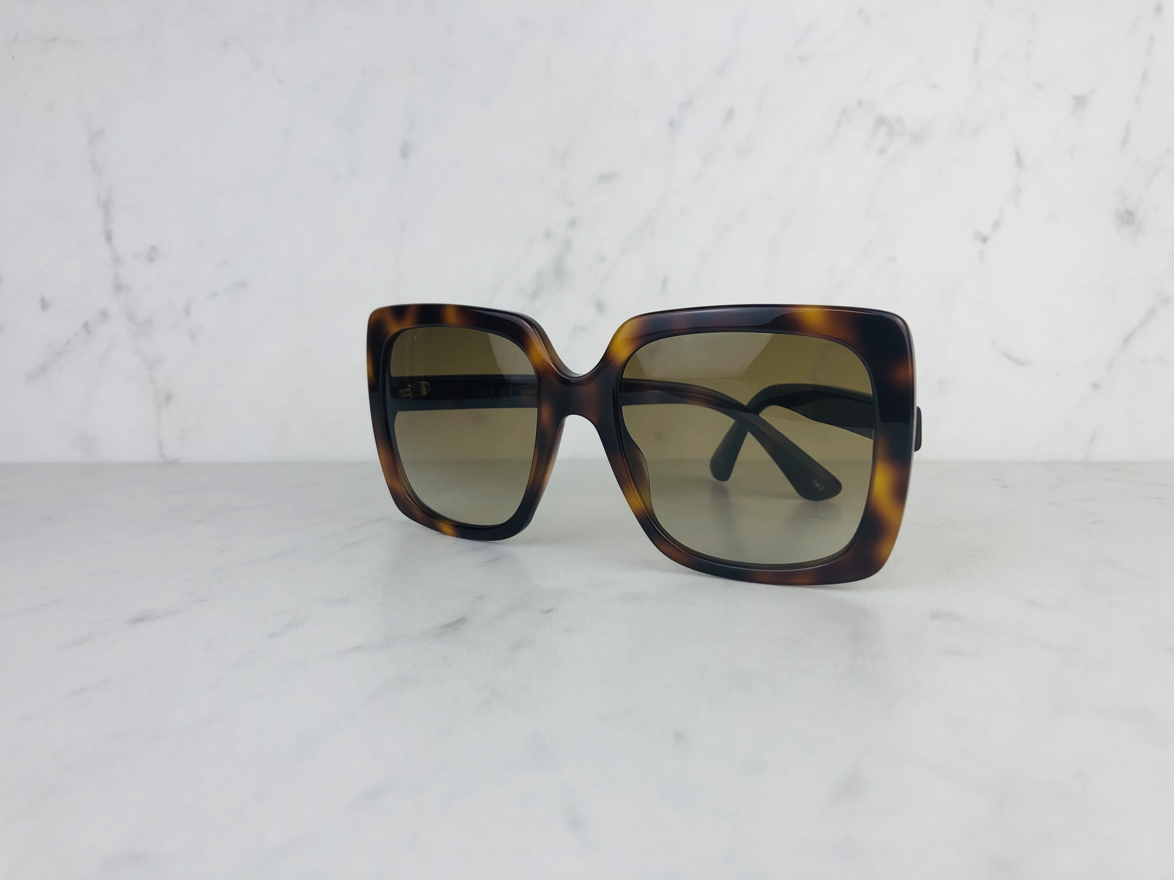women's sunglasses tortoise color brand: Gucci, square shape, non-rx able