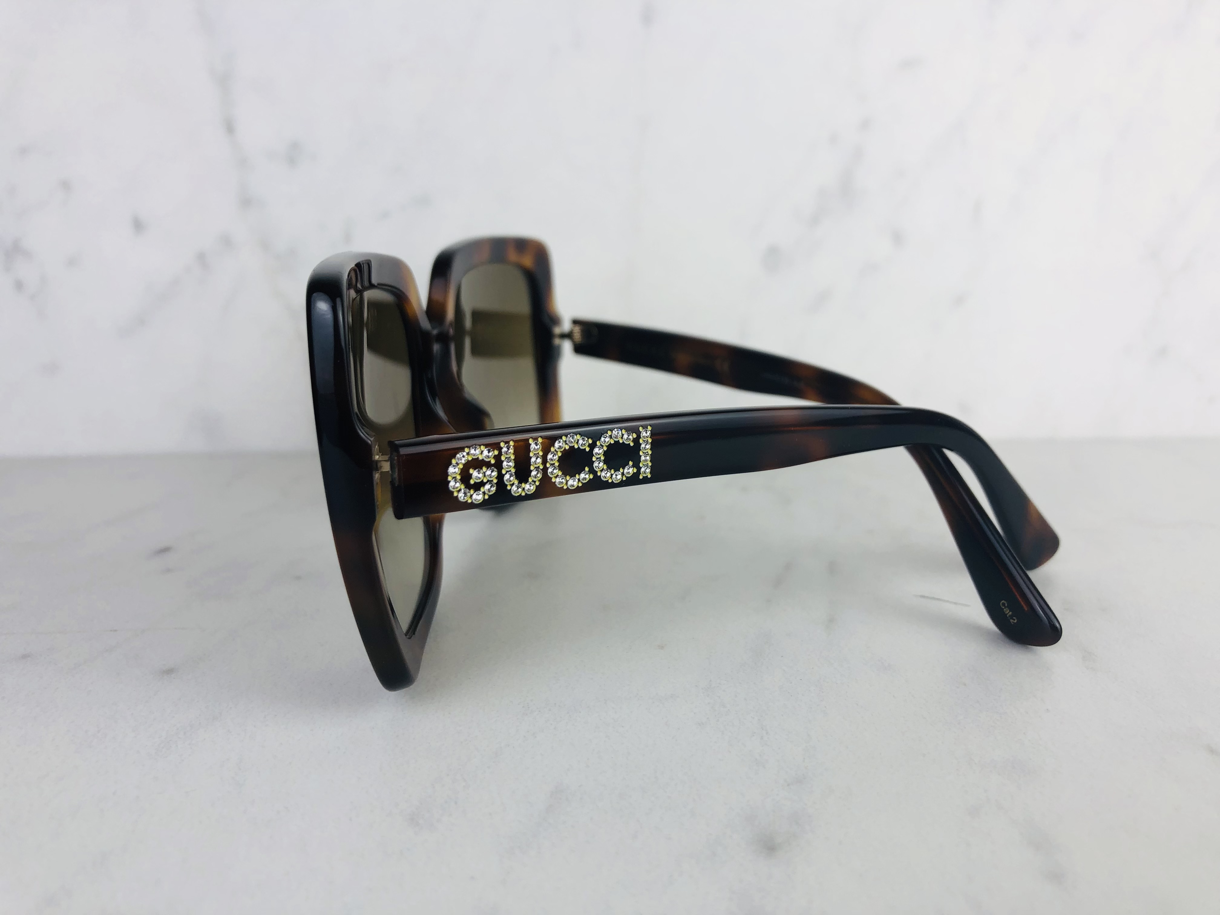 women's sunglasses tortoise color brand: Gucci, square shape, non-rx able