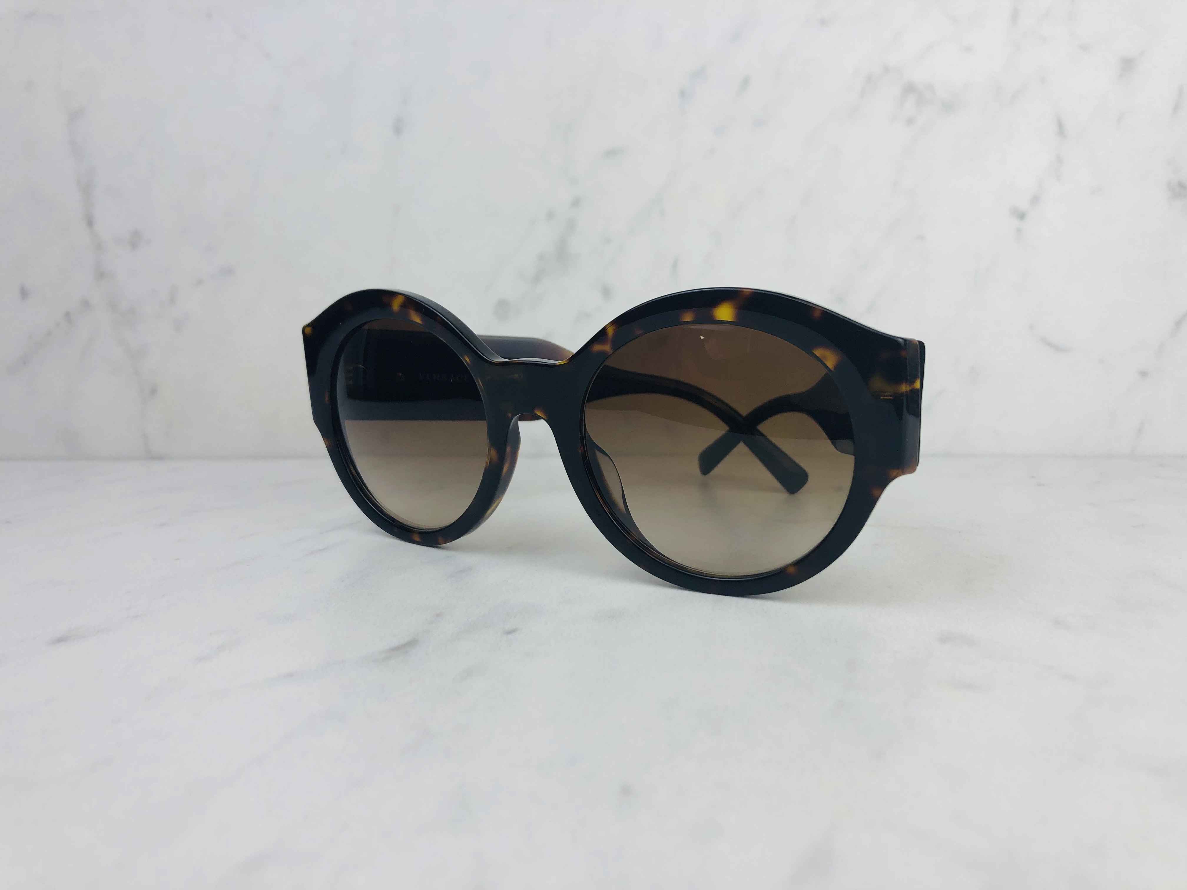 women's sunglasses tortoise color brand: Versace, round shape, non-rx able